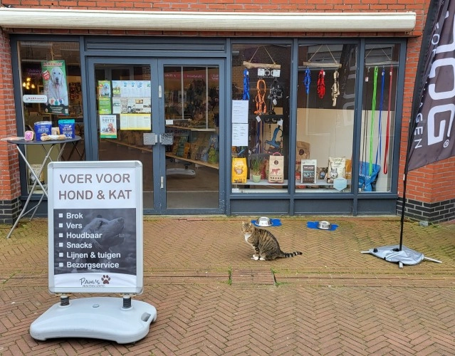 De winkel vol natuurlijke, gezonde en lekkere voeding en snacks voor je hond en kat.